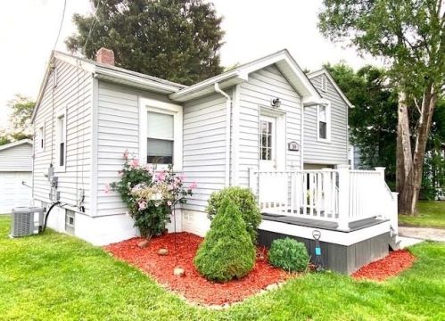 59 Oakdale Ave, Hermitage, PA 16148-1834