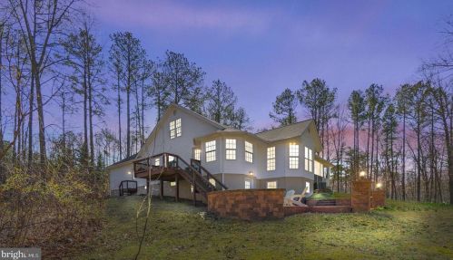 25 Countryside Dr, Fredericksburg VA  22406-4142 exterior