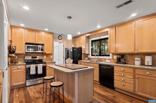 208 Jefferson Dr, Bybee VA  22963-2322 exterior