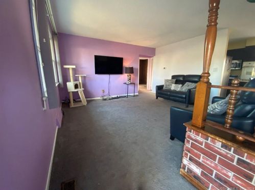 6 Traders Ct, Norwich CT  06360-7018 exterior