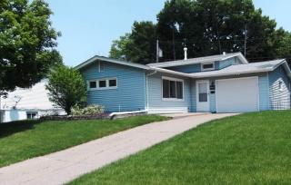 1527 Parklane Dr, Panarama Park, IA 52722-3641