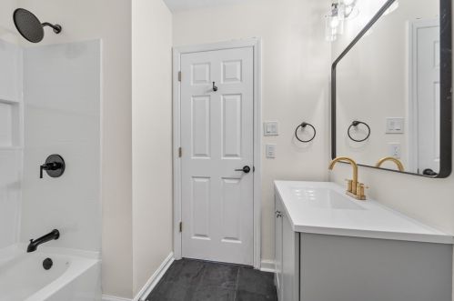 1023 Royal Dr, Canonsburg PA  15317-5004 exterior