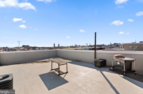 988 Marshall St, Philadelphia PA  19123-1307 exterior