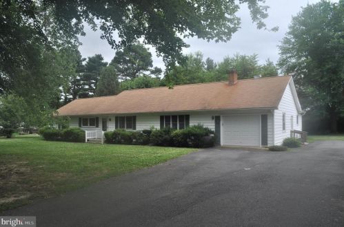 67 Wakefield St, Montross, VA 22520-2740