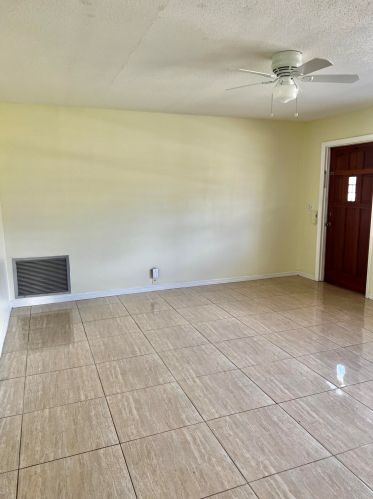2020 Golf Ln, Boynton Beach FL  33426-4634 exterior