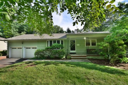 2 Glen Ln, Montvale, NJ 07645-2206