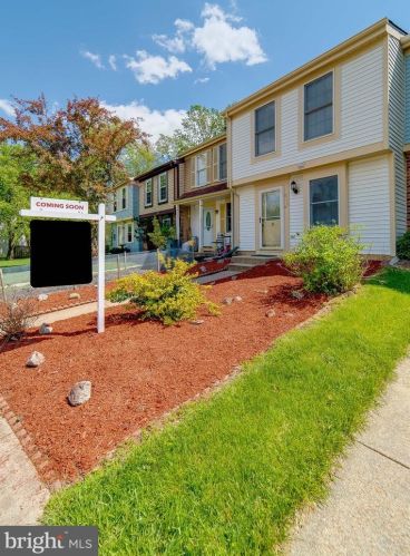 8718 Susquehanna St, Lorton, VA 22079-3032