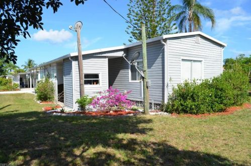 4723 Sandpiper Dr, Saint James City FL  33956-2810 exterior