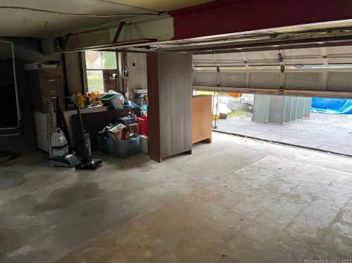 16 Eastwood Rd, Groton CT  06340-6011 exterior