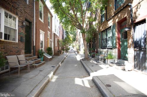 906 League St, Philadelphia PA  19147-3823 exterior