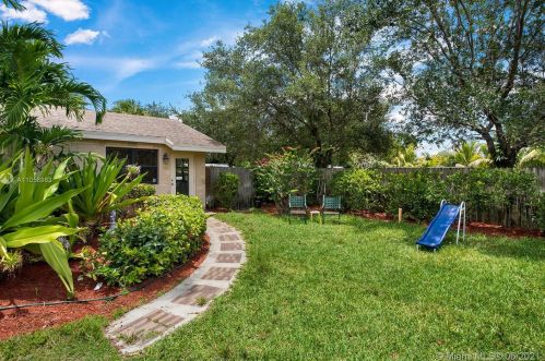6289 Bishoff Rd, West Palm Beach, FL 33413-1007