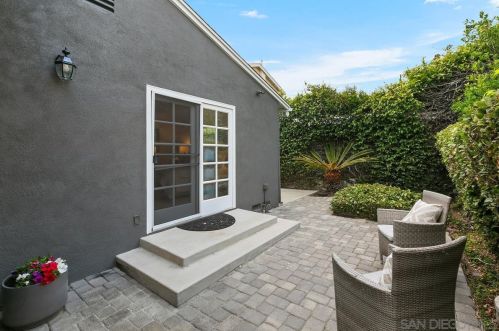 2435 Frankfort St, San Diego CA 92110-3314 exterior