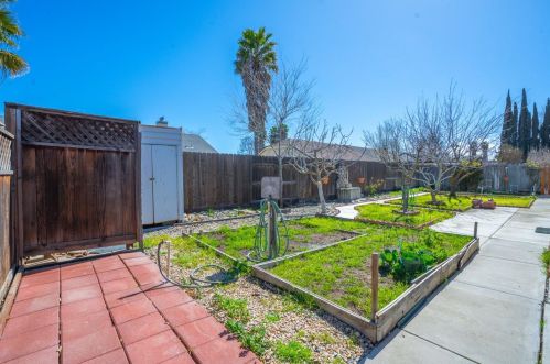 754 Meadowlark Ave, Los Banos CA  93635-3020 exterior