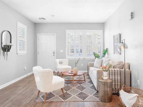 2703 Roslyn St, Denver CO 80237-2112 exterior