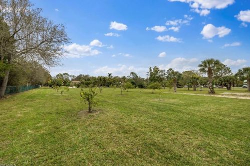 2291 Oakes Blvd, Naples FL  34119-1371 exterior
