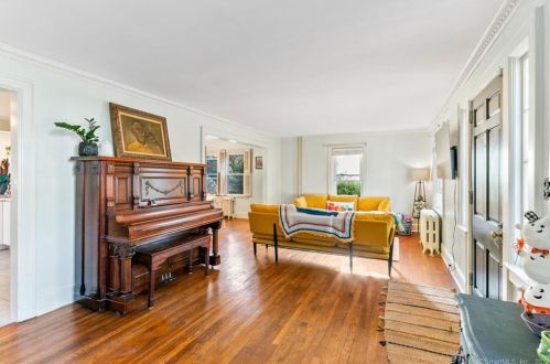 24 Clover St, Middletown CT  06457-5219 exterior