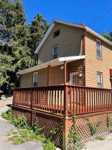 220 Columbia Ave, Somerset PA  15501-1934 exterior