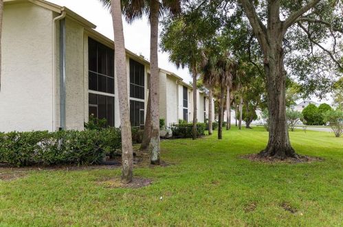 211 Pine Ct, Oldsmar, FL 34677-2152