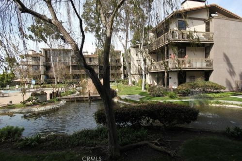 7133 Marina Pacifica Dr, Long Beach, CA 90803-7008