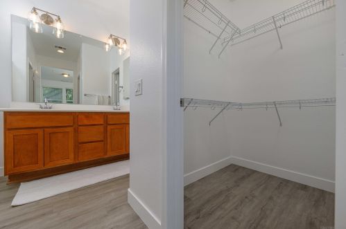 227 Calle Del Sol, Vista CA  92083-3624 exterior