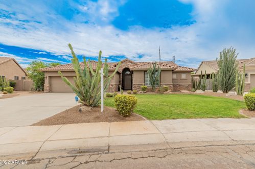 4661 Fallen Leaf Ln, Glendale, AZ 85310-3039