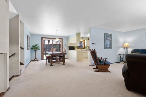 1939 Wood Ln, Green Bay, WI 54304-1915