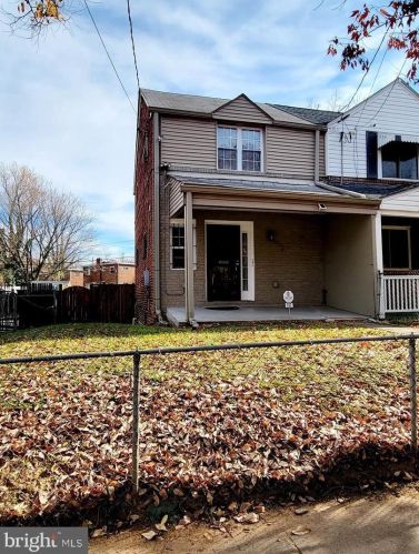 832 51st St, Washington, DC 20019-5543