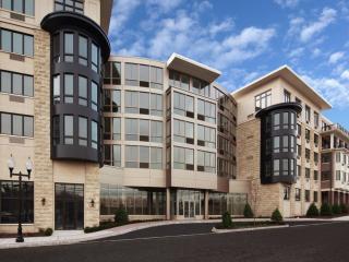 340 Old River Rd, Edgewater NJ  07020-1716 exterior