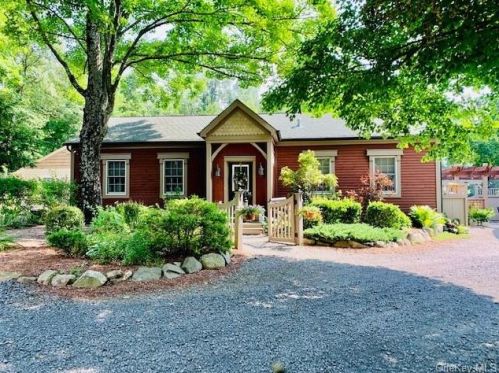 209 Pine Island Tpke, Warwick, NY 10990-2514