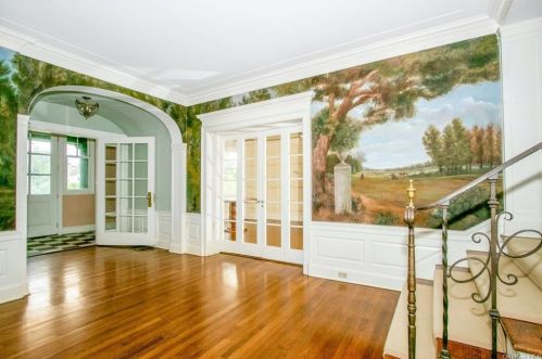 122 Circuit Rd, Tuxedo Park, NY 10987-4047