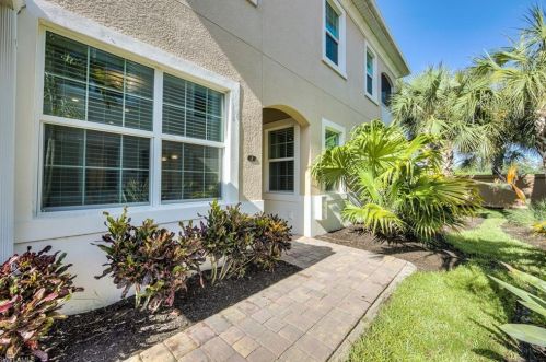 28012 Sosta Ln, Bonita Springs, FL 34135-8017
