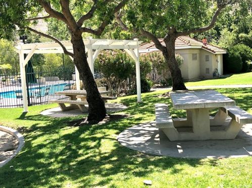 136 Valero Cir, Calabasas CA  91377-5551 exterior