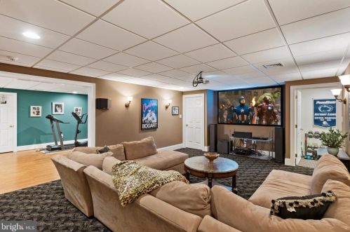 466 Black Swan Ln, Berwyn PA  19312-1908 exterior