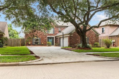 2108 Aberdeen Dr, League City, TX 77573-4971