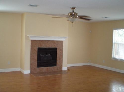 1700 Timber Glen Dr, Bedford TX  76022-4948 exterior