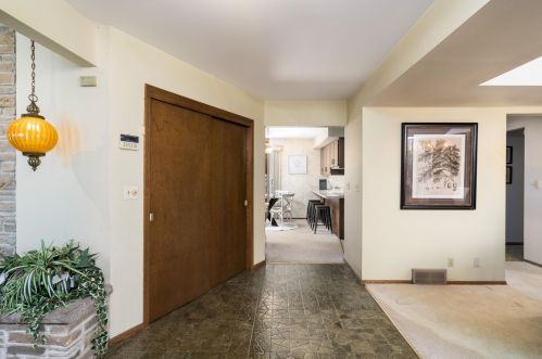 2501 Hemlock Rd, Milwaukee, WI 53209-2023