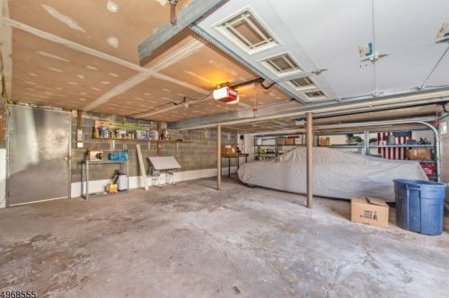 38 Cross Rd, Greystone Park NJ 07950-3207 exterior