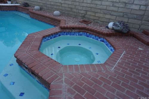 27067 Alabastro Dr, Santa Clarita CA  91354-2215 exterior