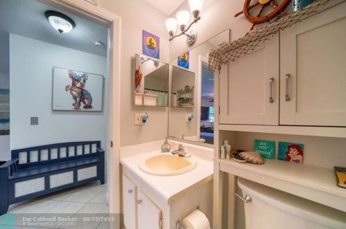 10100 Boynton Pl Cir, Boynton Beach FL  33437-2612 exterior