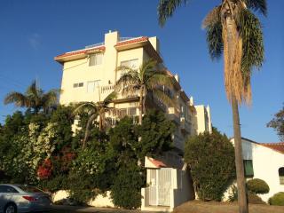 3854 Beethoven St, Los Angeles, CA 90066-4199