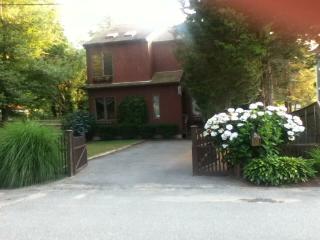 17 Clifton Rd, Bristol RI  02809-1606 exterior