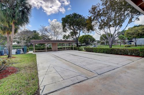 8425 Springlake Dr, Boca Raton FL  33496-4904 exterior