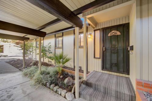 2415 Tamarisk Dr, Santa Rosa CA  95405-8435 exterior