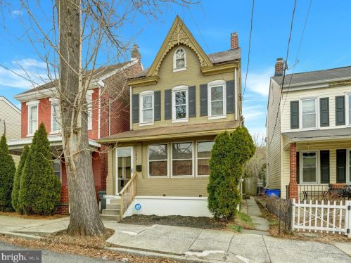 62 Charlotte St, Pottstown PA  19464-5947 exterior