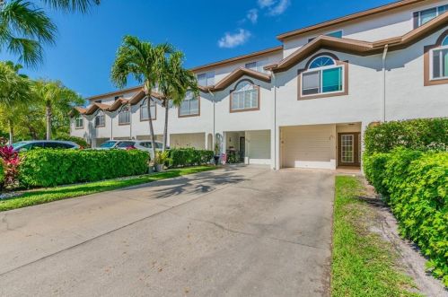 269 Madeira Cir, Saint Petersburg, FL 33715-1980