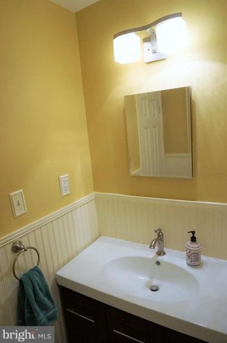 36 Catbird Ct, Lawrence Township NJ  08648-2045 exterior