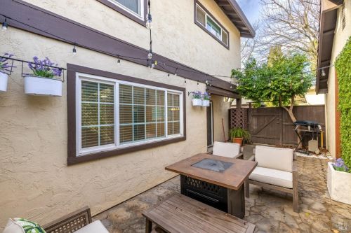 101 Fairoaks Dr, Vacaville CA  95688-5319 exterior