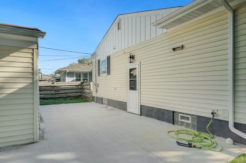 9248 Cottage Grove Pl, Hammond IN  46322-2819 exterior