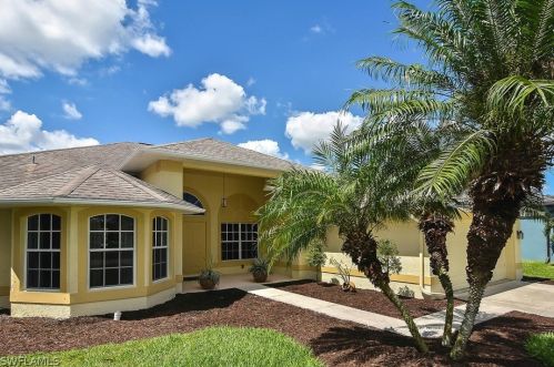 2830 4th St, Cape Coral, FL 33993-7033