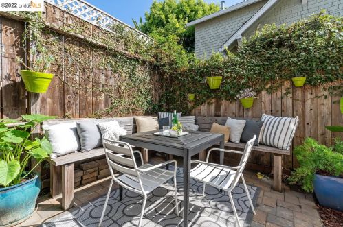 5904 Canning St, Oakland CA 94609-1306 exterior